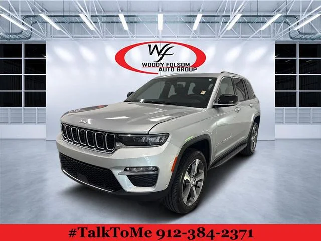 Used 2025 Silver Jeep Limited image 1