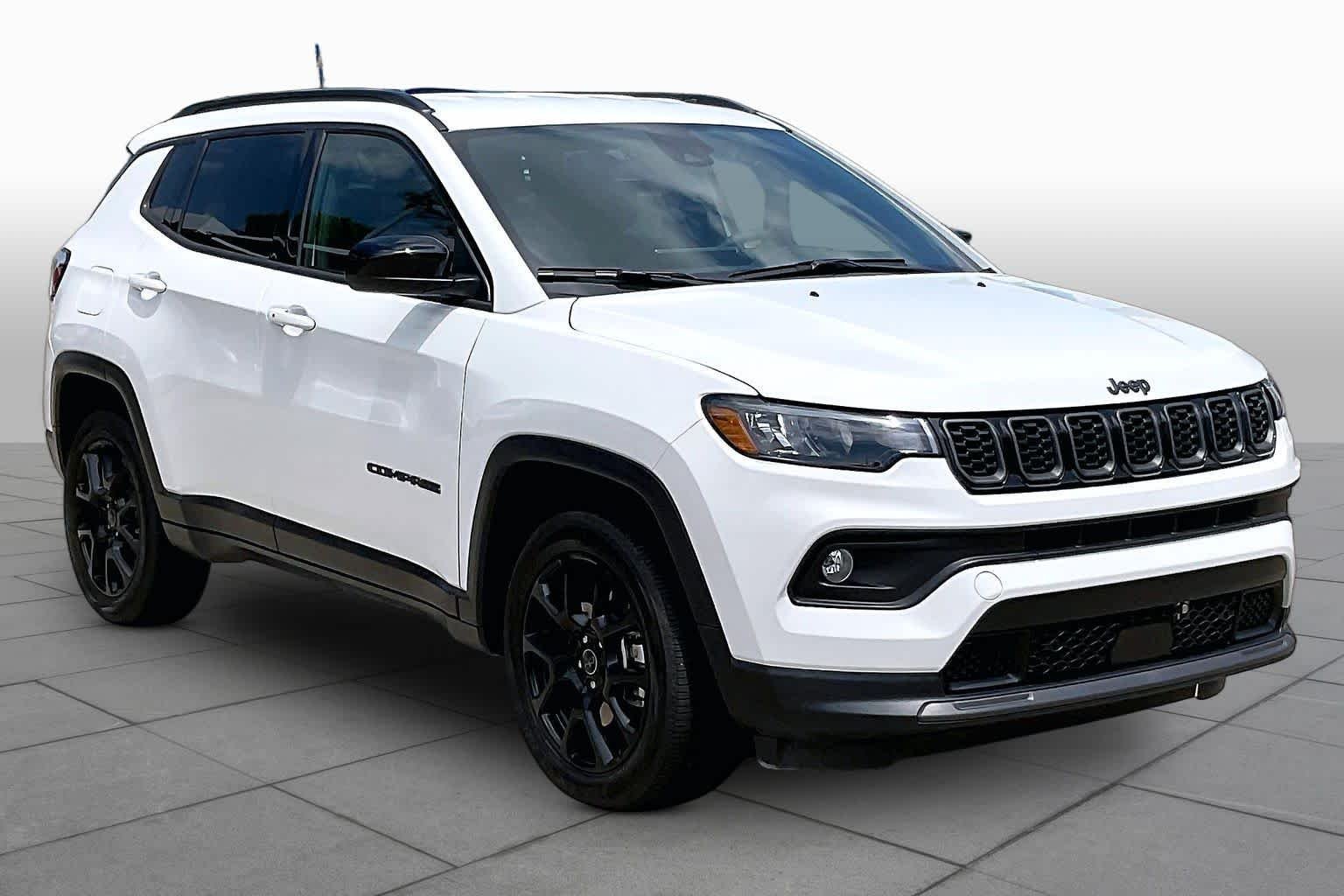 New 2026 Bright White Clearcoat Jeep Latitude image 2