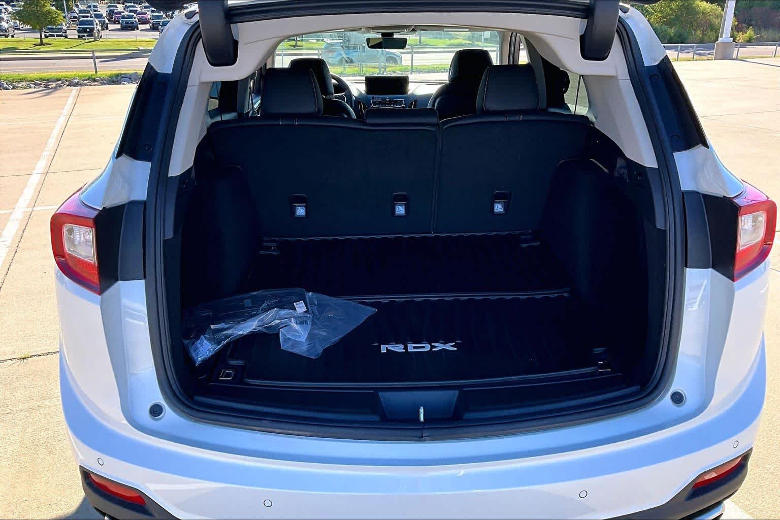 Used 2025 Platinum White Pearl Acura w/Technology Package image 31