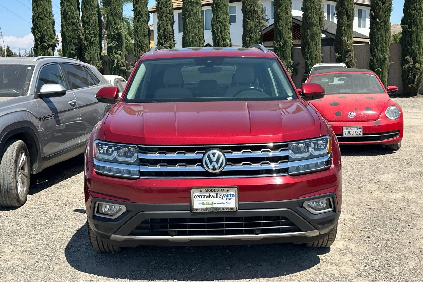 Used 2018 Fortana Red Metallic Volkswagen 3.6L V6 SEL image 3