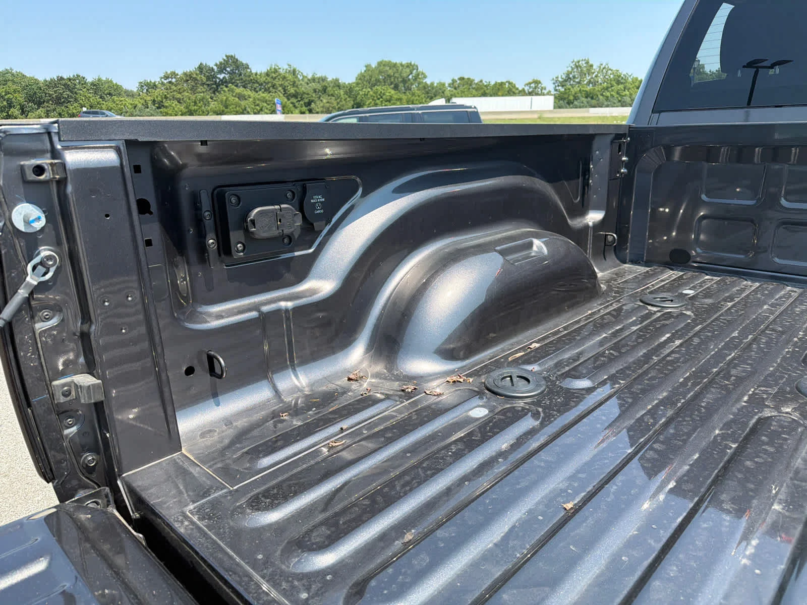 New 2026 Granite Crystal Metallic Clearcoat Ram Tradesman image 9