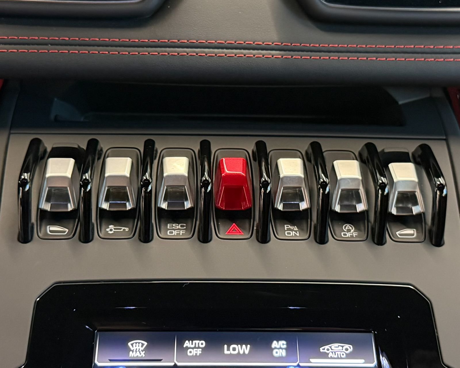 Used 2022  Lamborghini Base image 26