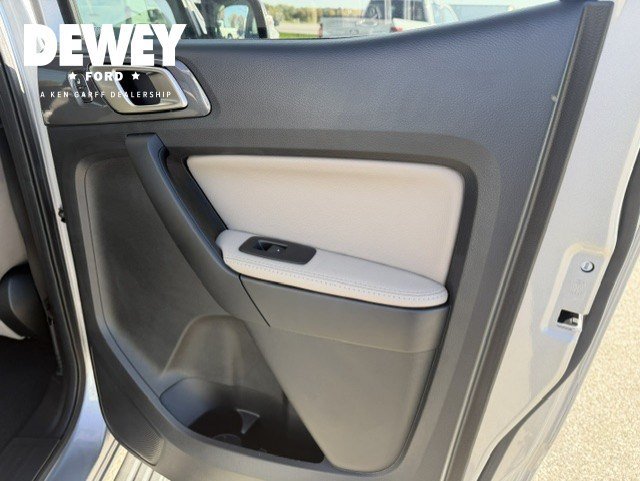 Used 2020 Silver Metallic Ford LARIAT image 28