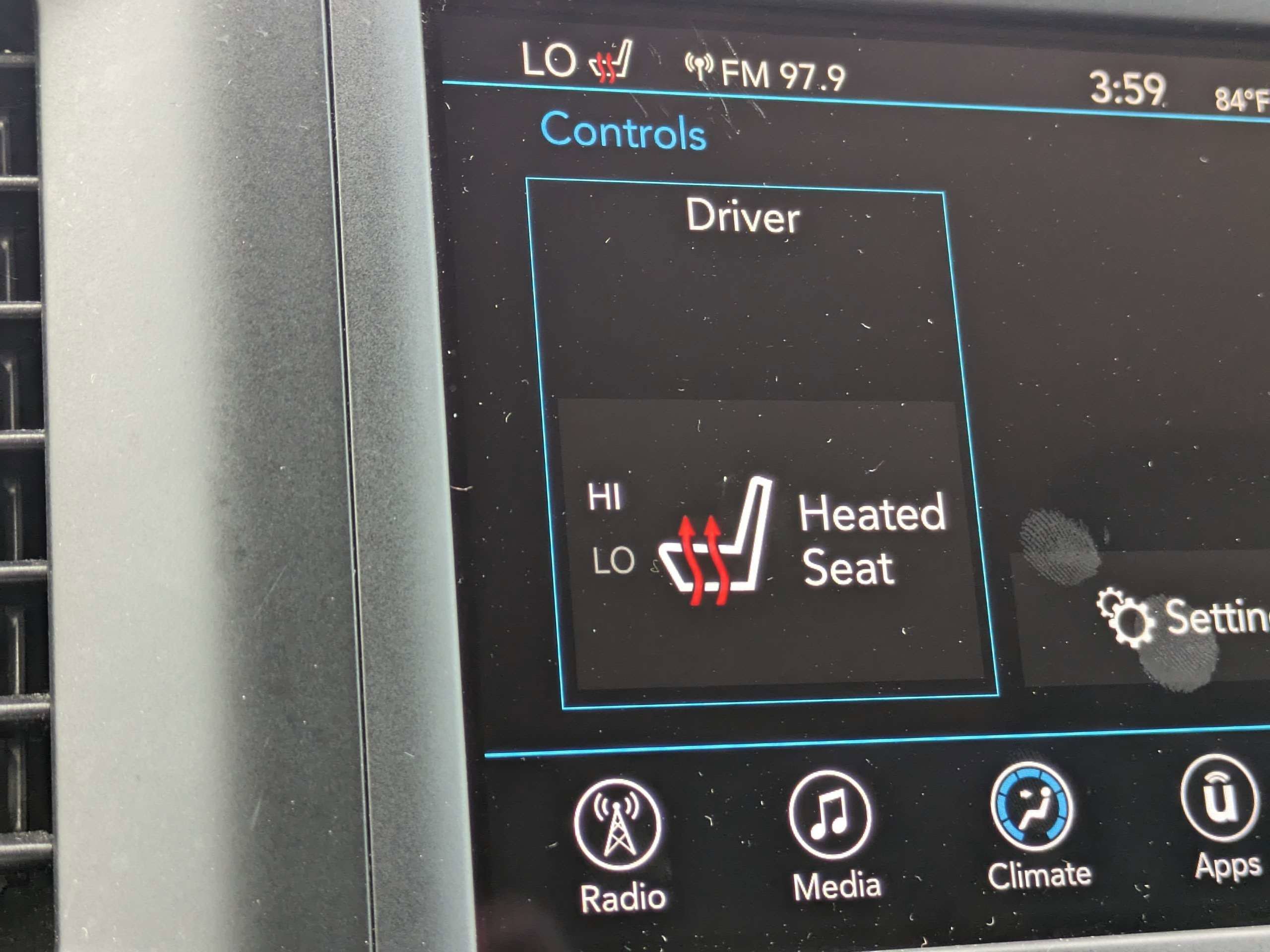 Used 2018 Silver Chrysler Touring L image 26