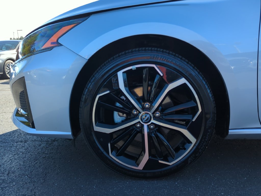 Used 2025 Silver Nissan 2.5 SR image 20