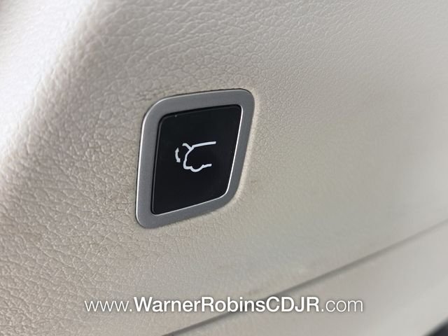 Used 2022 Black Chrysler Touring L image 15
