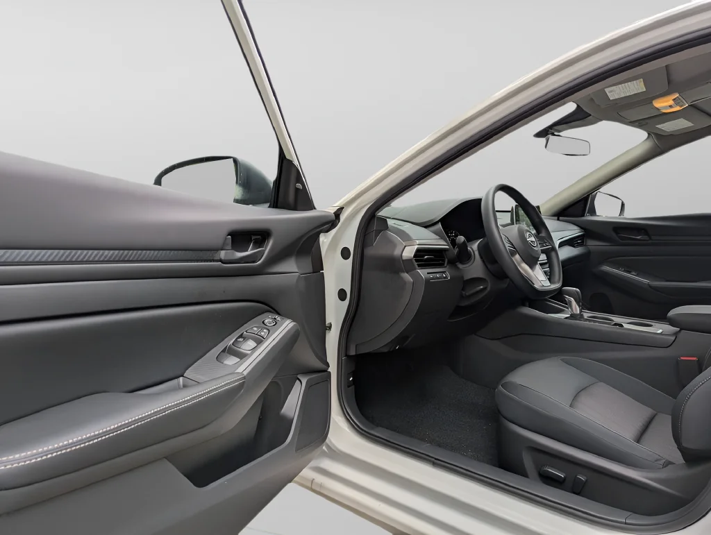 New 2026 White Nissan 2.5 SV image 9