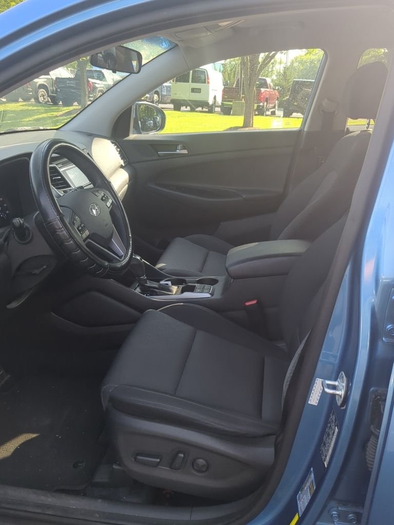 Used 2017 Blue Hyundai SE image 9
