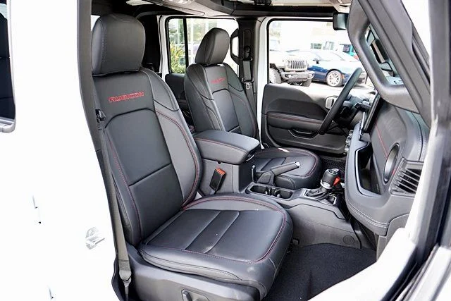 New 2026 Bright White Clear-Coat Exterior Paint Jeep Rubicon X image 18