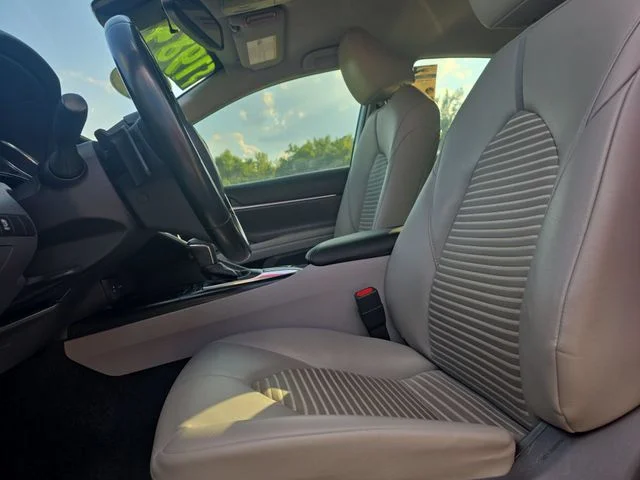 Used 2019 Silver Toyota SE image 15