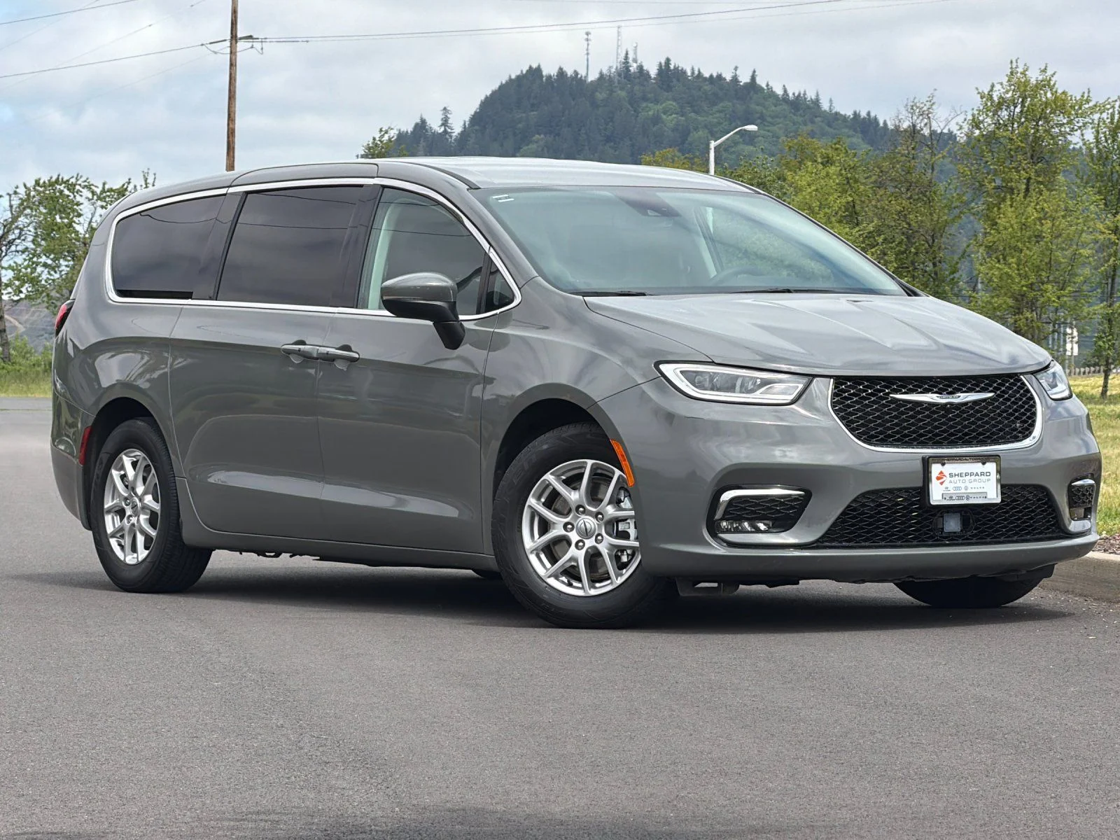 Used 2023 White Chrysler Touring L image 1