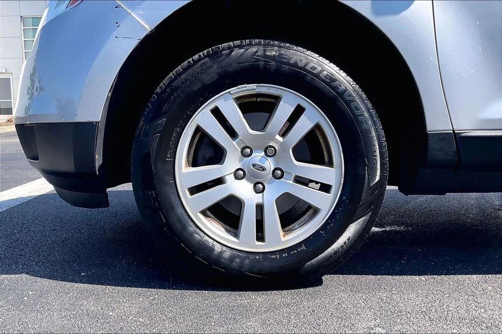 Used 2010  Ford SE image 8