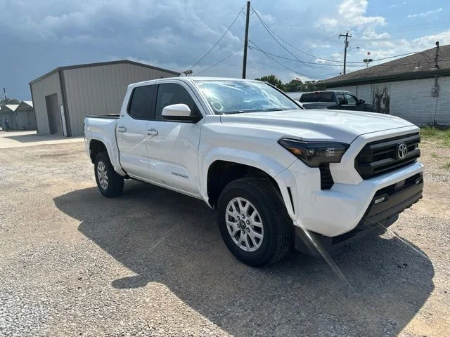 Used 2025 White Toyota SR5 image 2