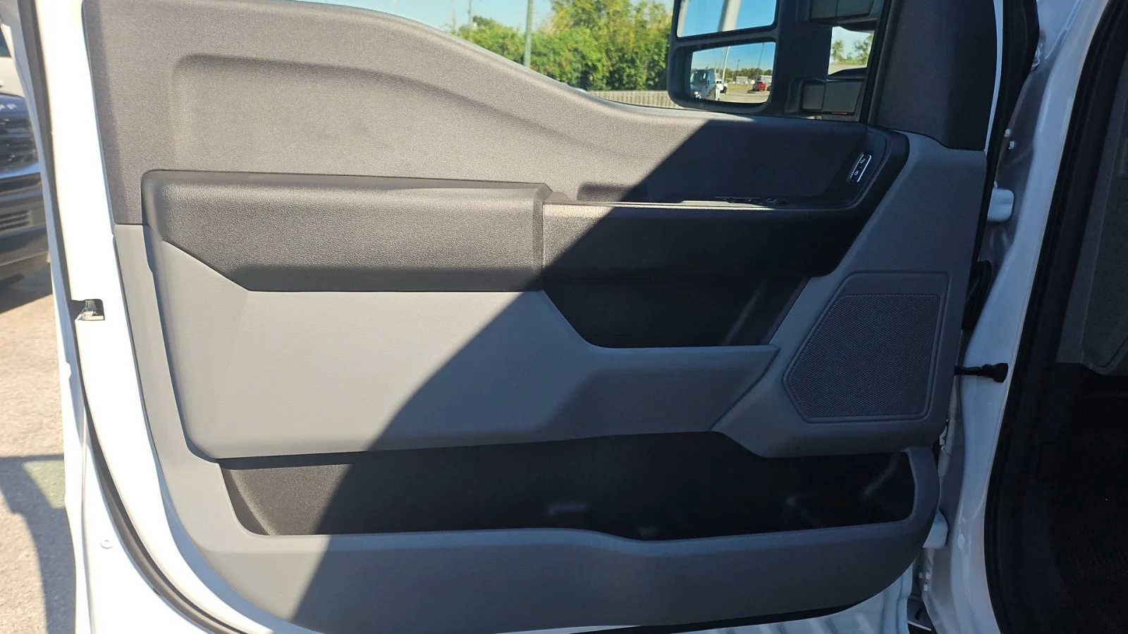New 2027 Oxford White Ford XL 4WD image 11