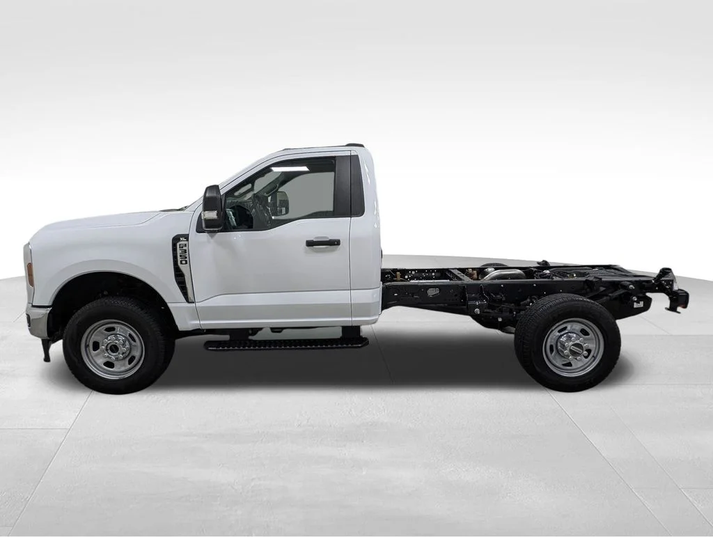 2026 Ford F-350 Super Duty Chassis Cab