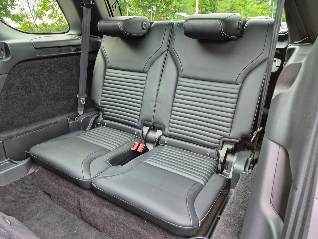 Used 2022 Gray Land Rover S R-Dynamic image 30