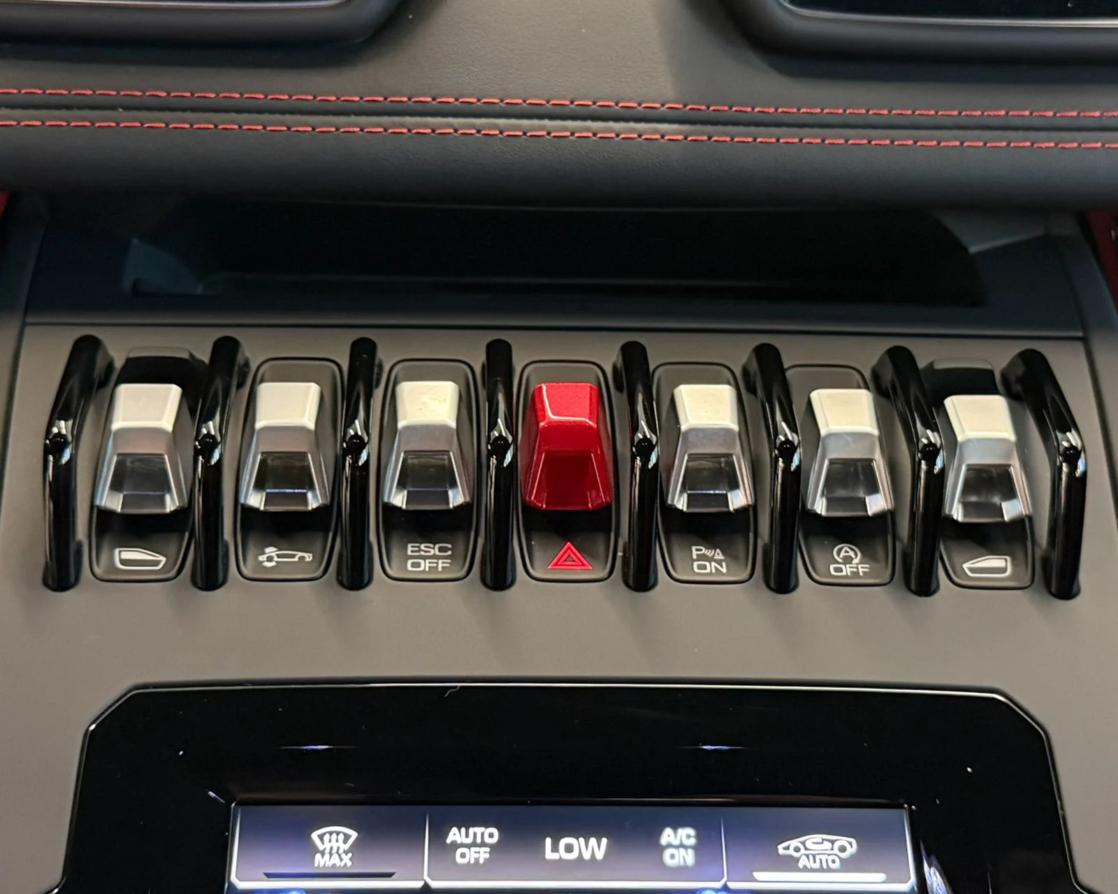 Used 2022  Lamborghini Base image 26