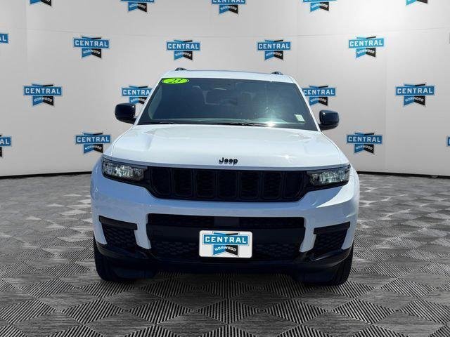 Used 2023 Bright White Clearcoat Jeep Altitude image 9