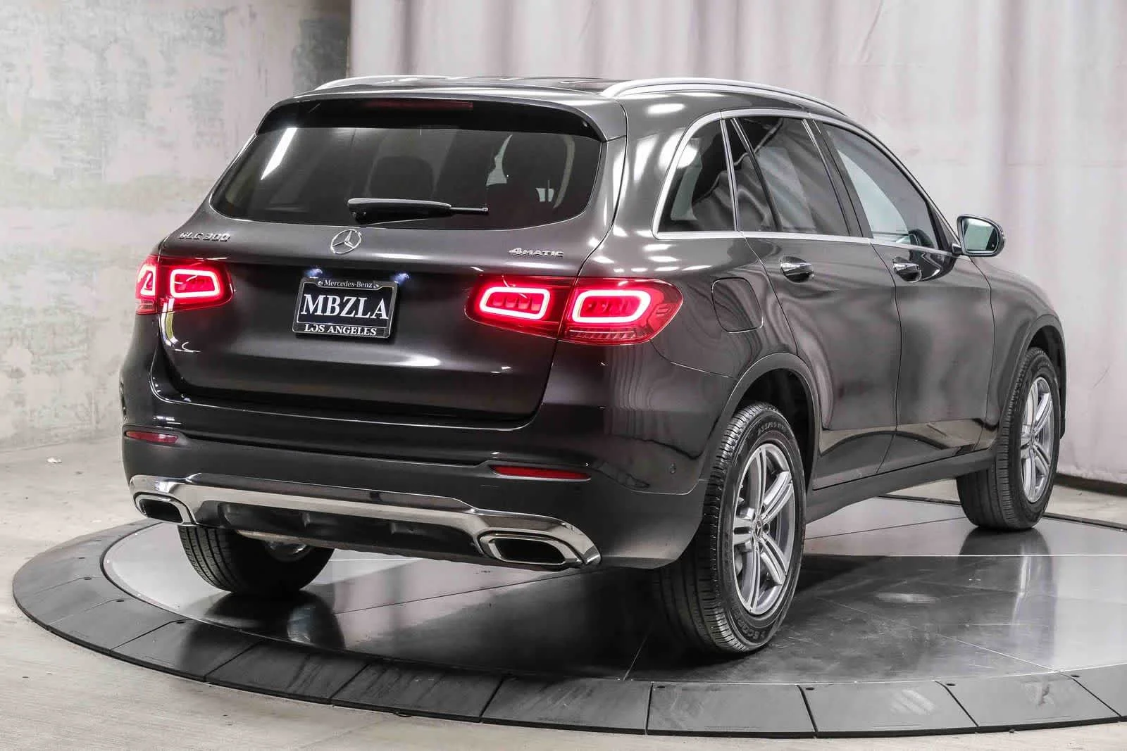Certified Used 2022 Graphite Grey Metallic Mercedes-Benz GLC 300 image 4
