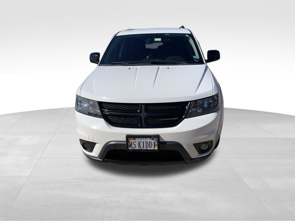 Used 2017 White Dodge SXT image 7