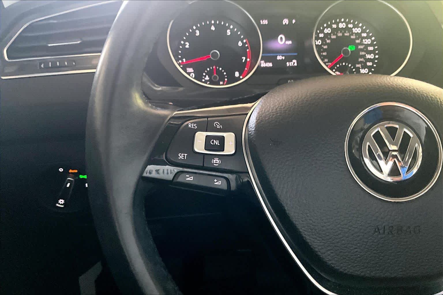 Used 2019 Silk Blue Metallic Volkswagen SE image 22