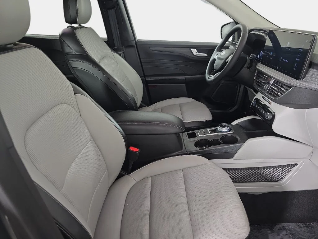 Used 2023 Gray Metallic Ford Platinum image 10
