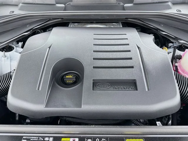 New 2026 Fuji White Land Rover SE image 32