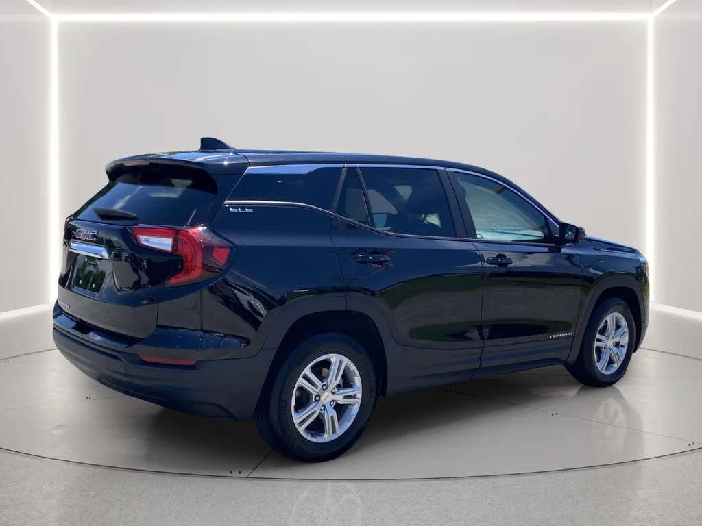 Used 2024 Ebony Twilight Metallic GMC SLE image 5