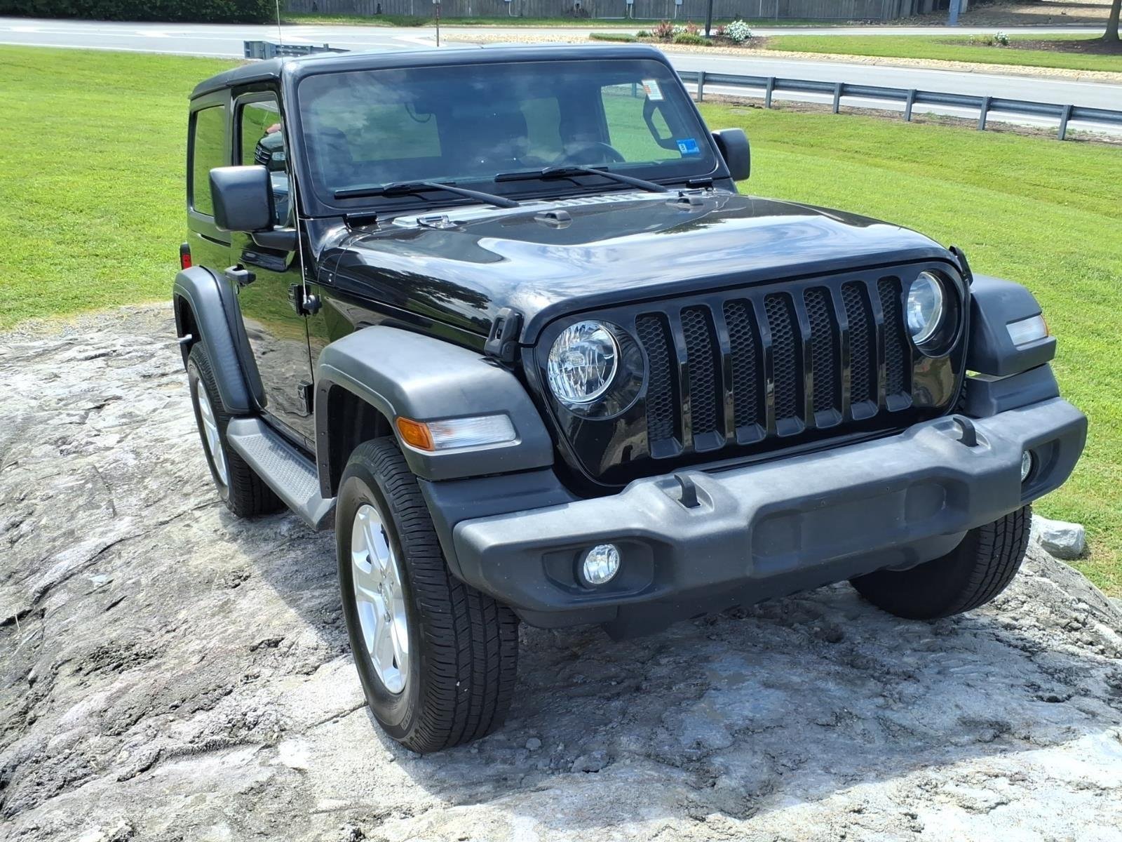 Used 2018 Black Clearcoat Jeep Sport S image 6