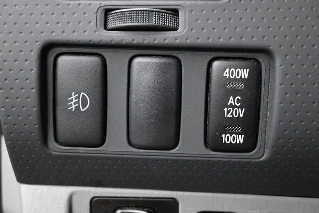 Used 2015 White Toyota Base image 29