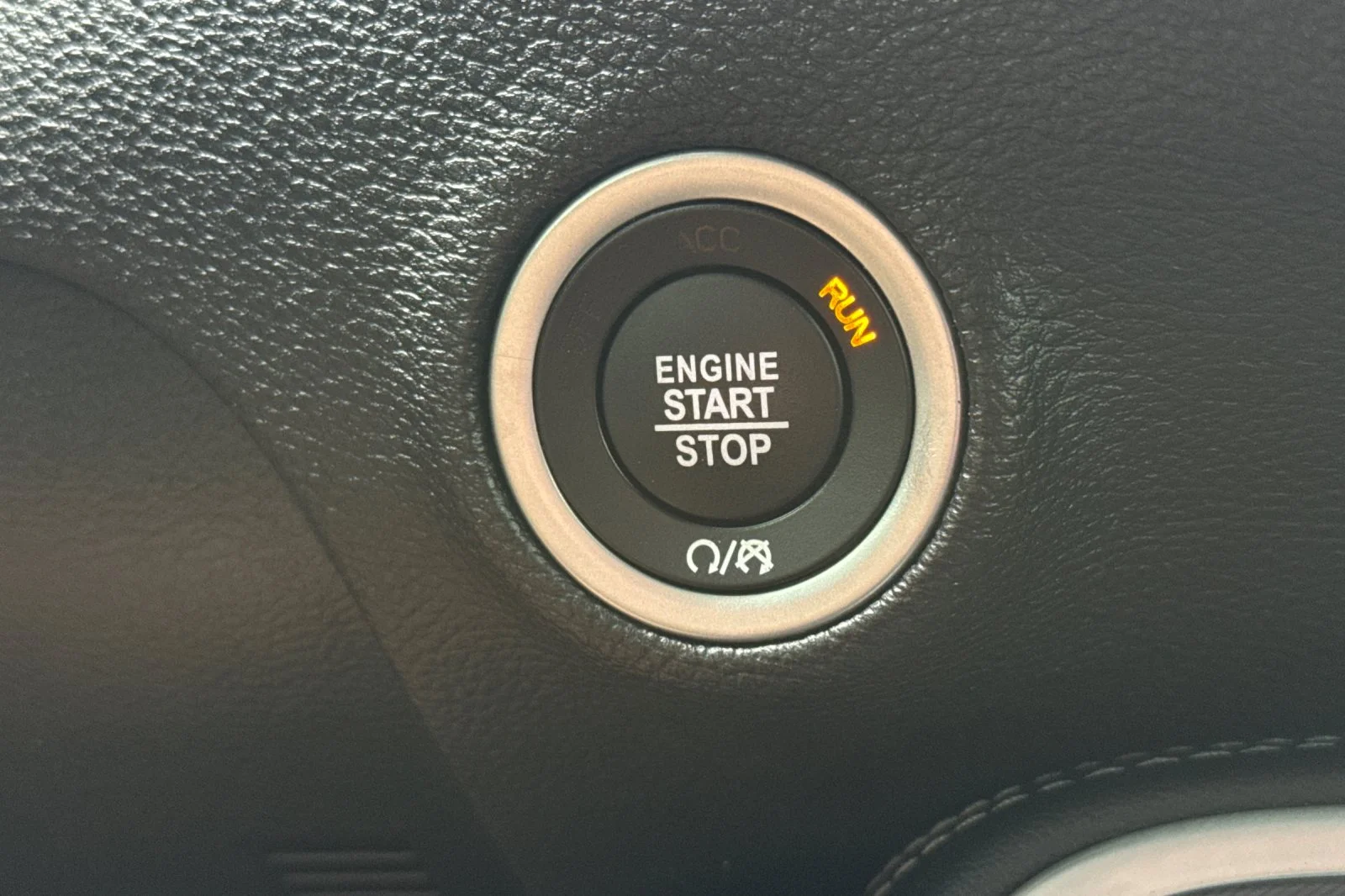 Used 2021 White Dodge SXT image 21