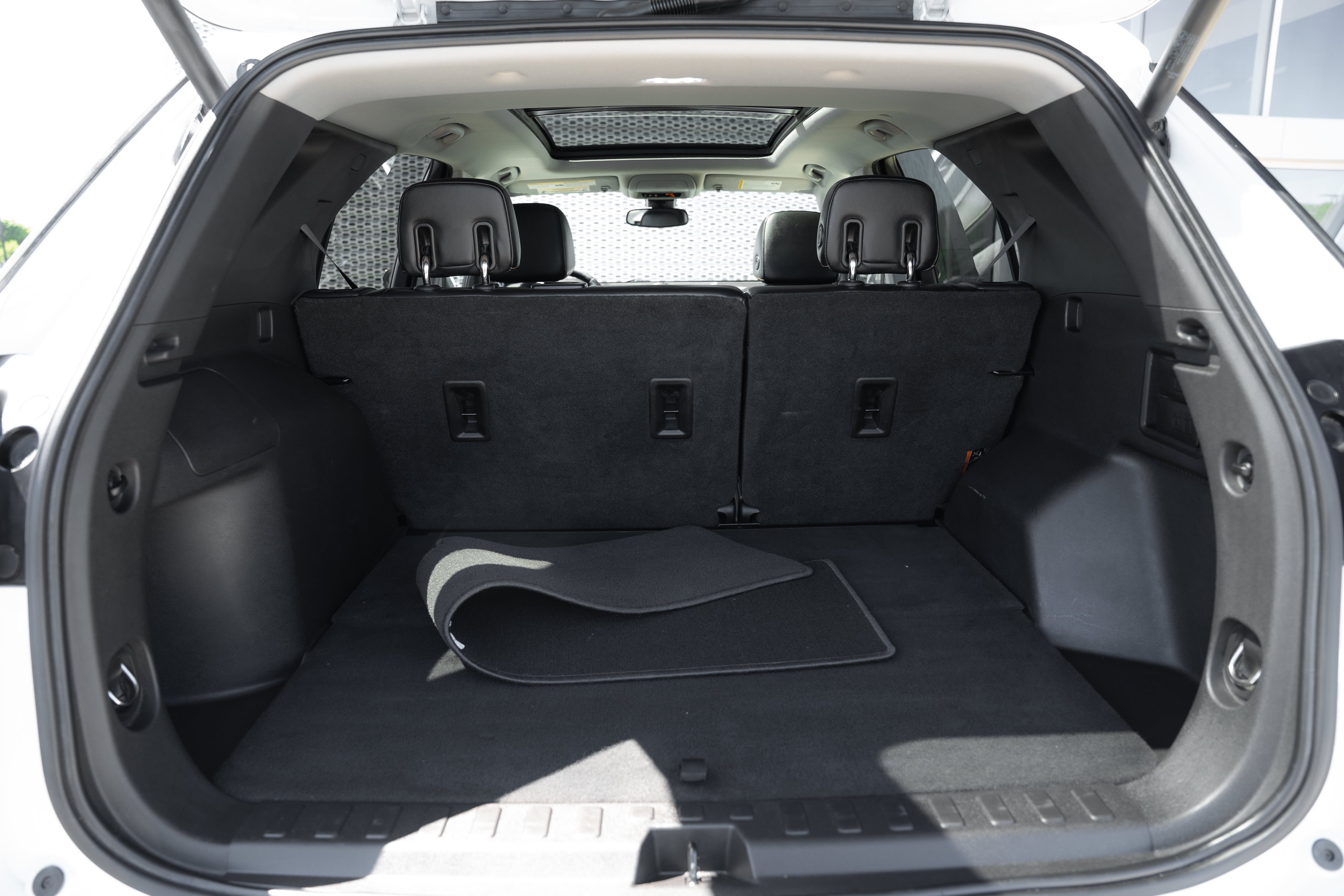 Used 2020 Summit White Chevrolet Premier image 25