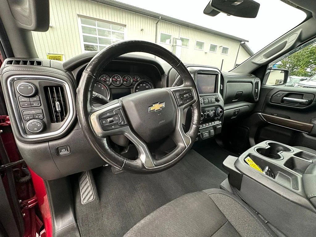 Used 2019 Red Chevrolet LT image 23