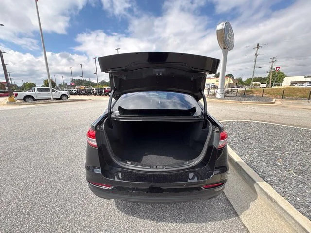Used 2019 Black Ford SE image 28