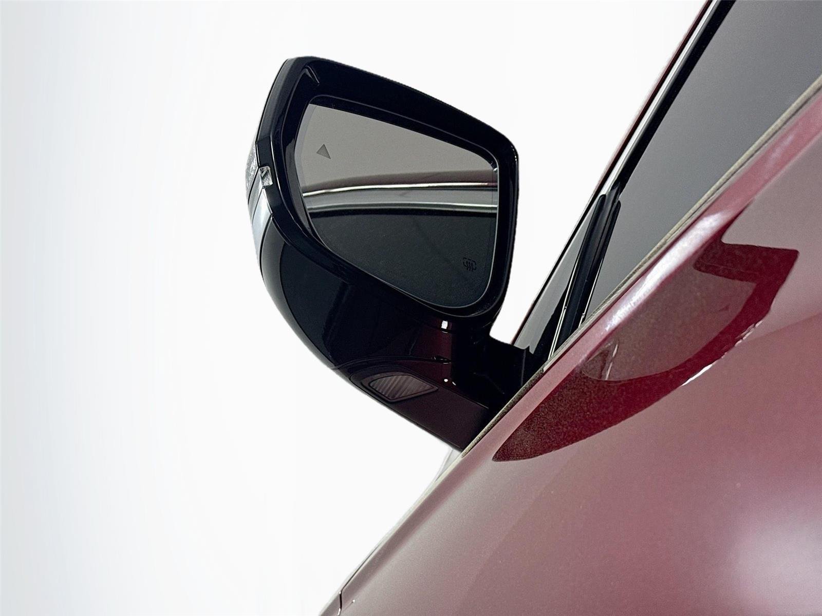 Used 2022 Velvet Red Pearlcoat Jeep Overland image 5