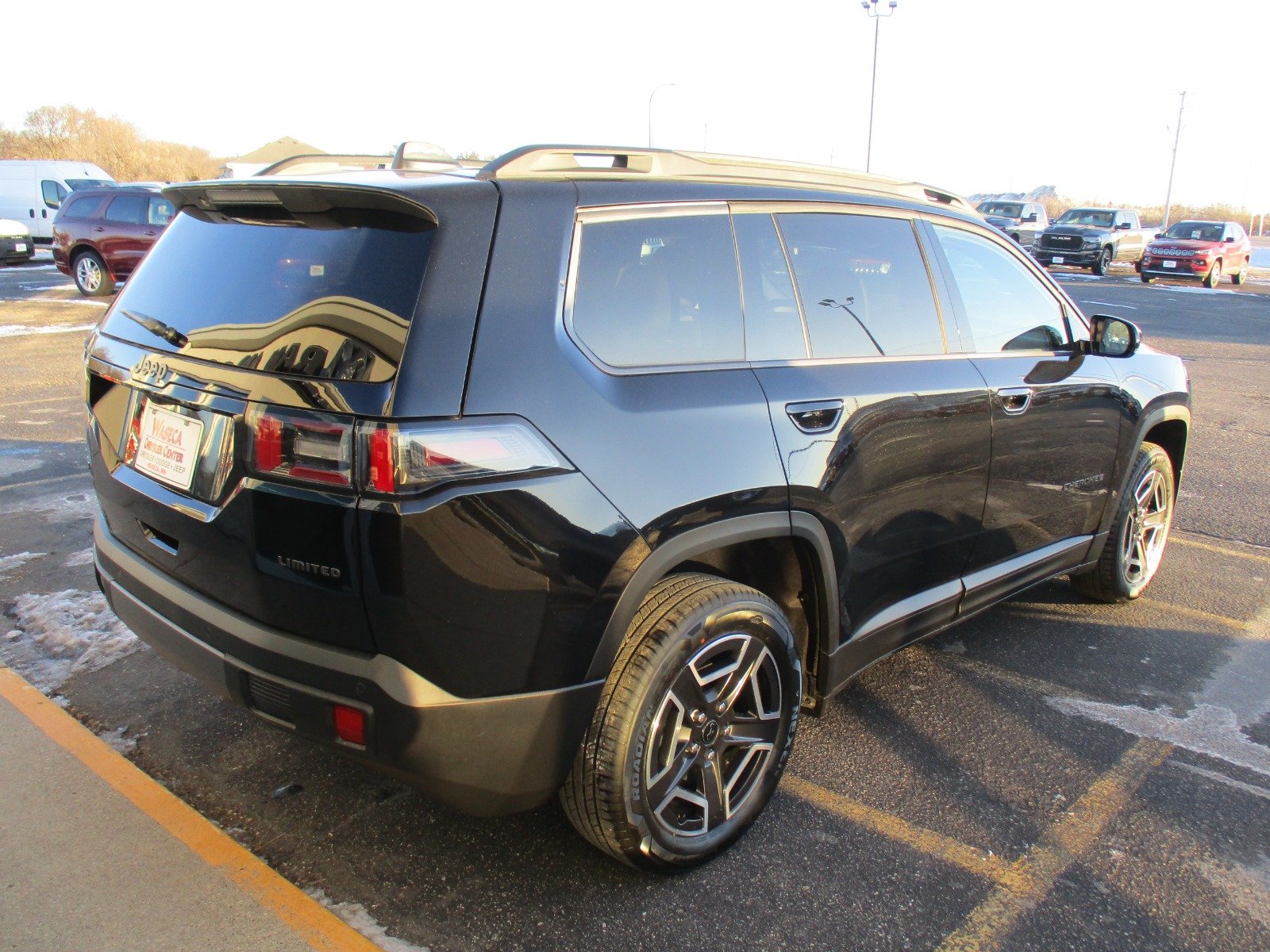 New 2026 Diamond Black Crystal Pearl-Coat Exterior Paint Jeep Limited image 5