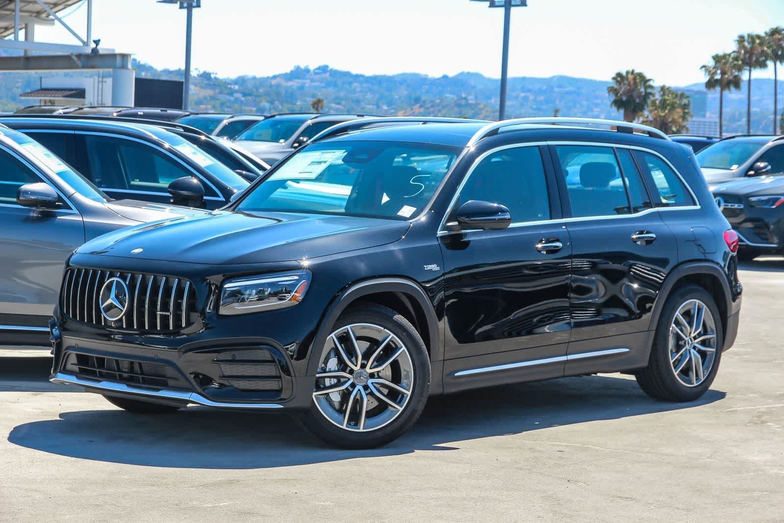 2026 Mercedes-Benz GLB GLB 35 AMG 4MATIC's photo