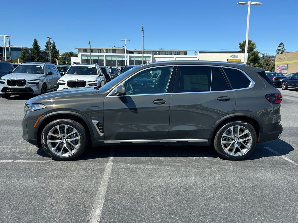 New 2026 Dravit Grey Metallic BMW xDrive50e image 2