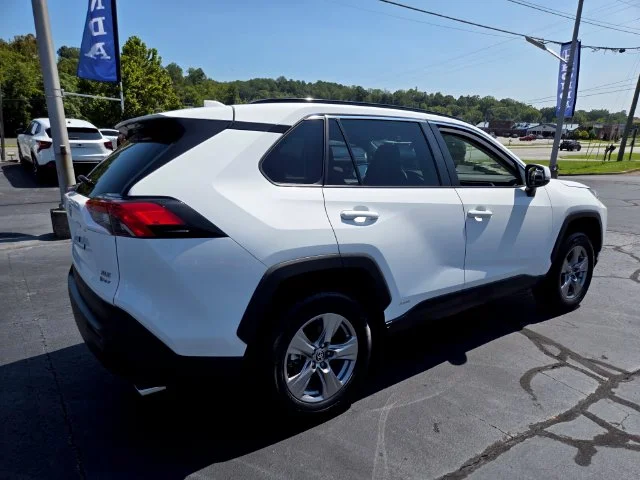 Used 2025 Ice Toyota XLE image 8