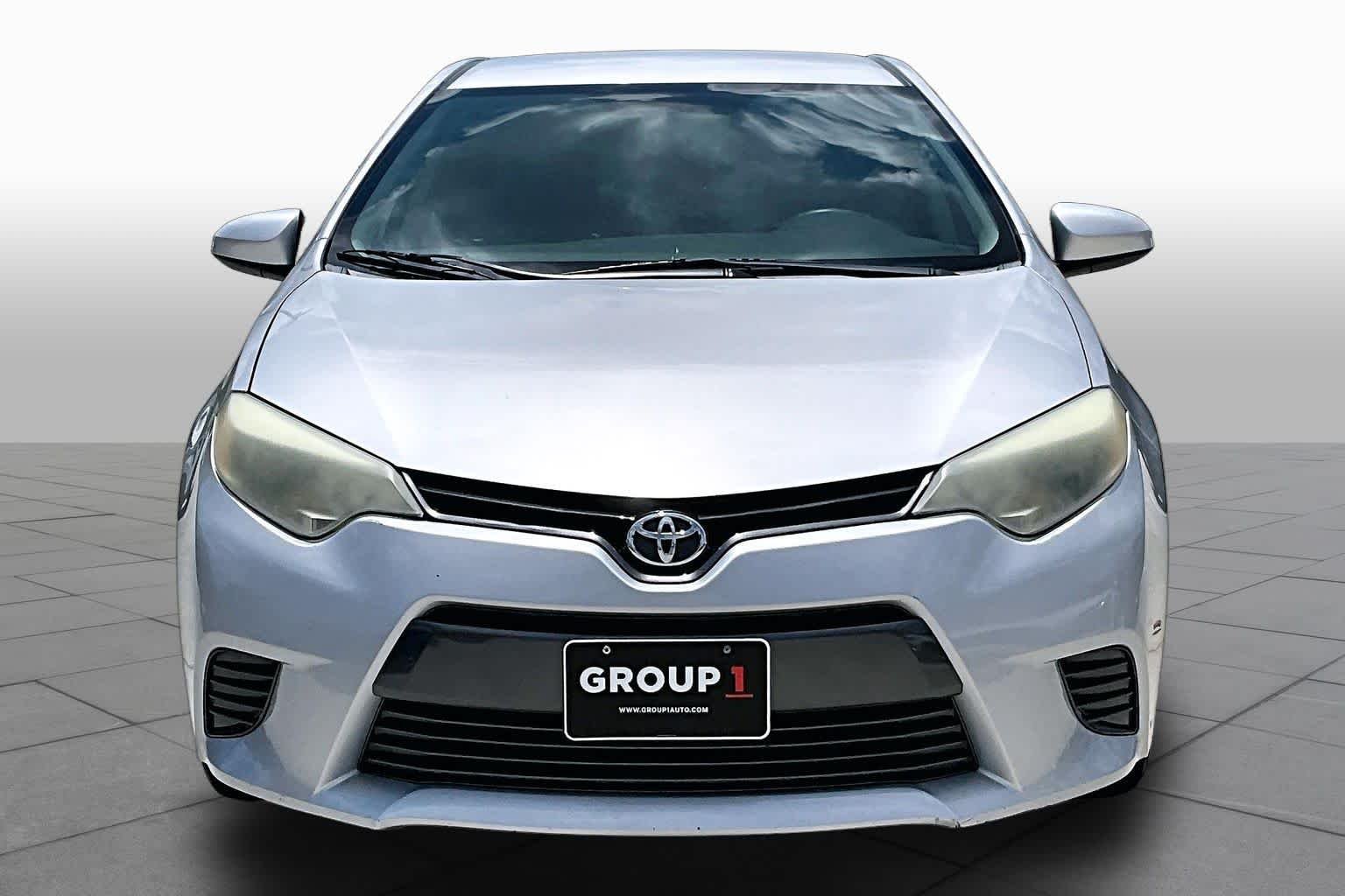 Used 2016 Classic Silver Metallic Toyota LE image 4