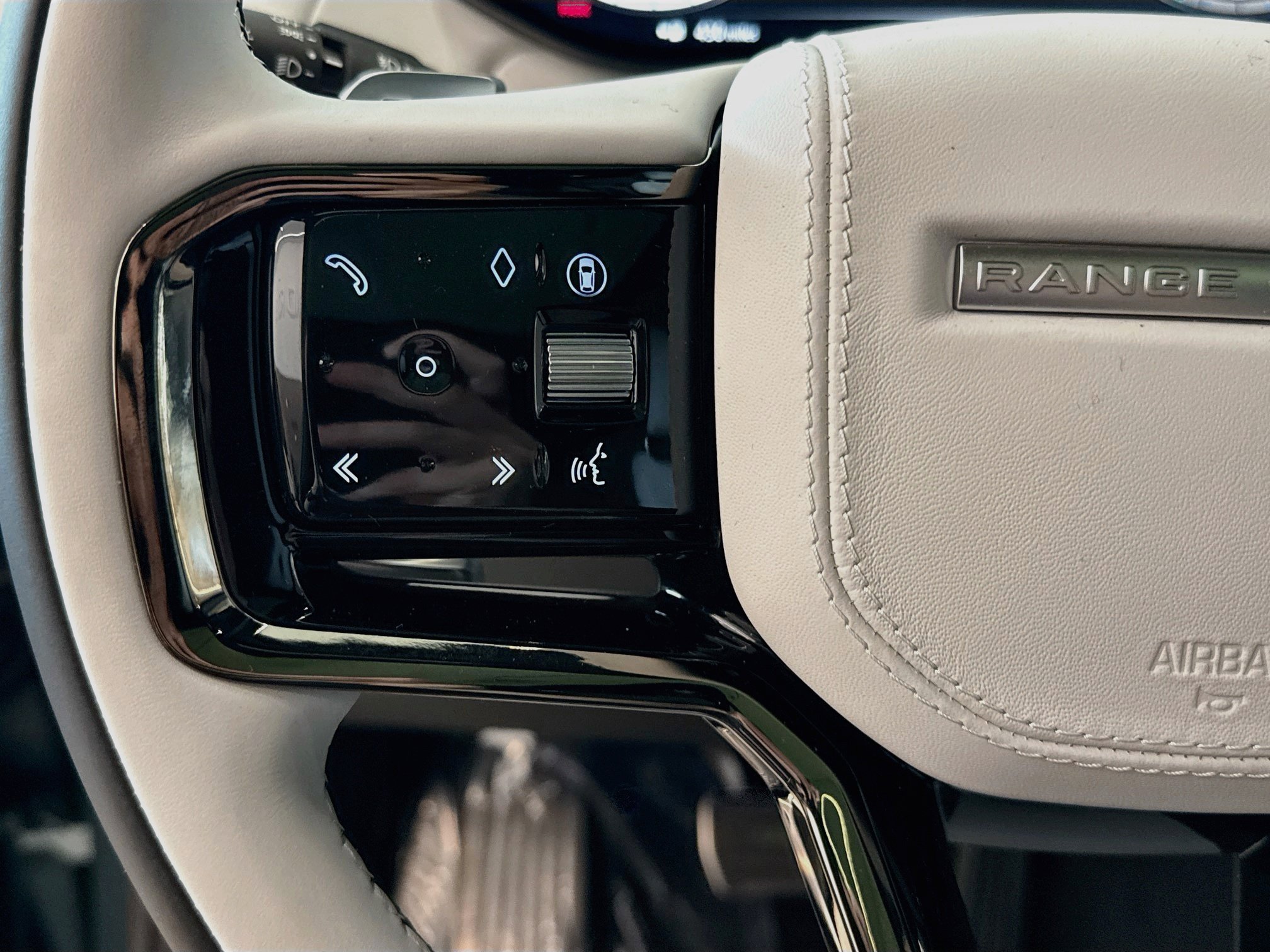 New 2026 Giola Green Land Rover Dynamic SE image 37