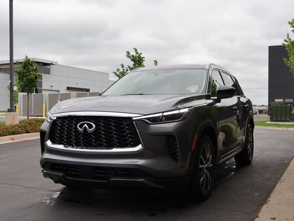 Used 2025 Graphite Shadow INFINITI Sensory image 3