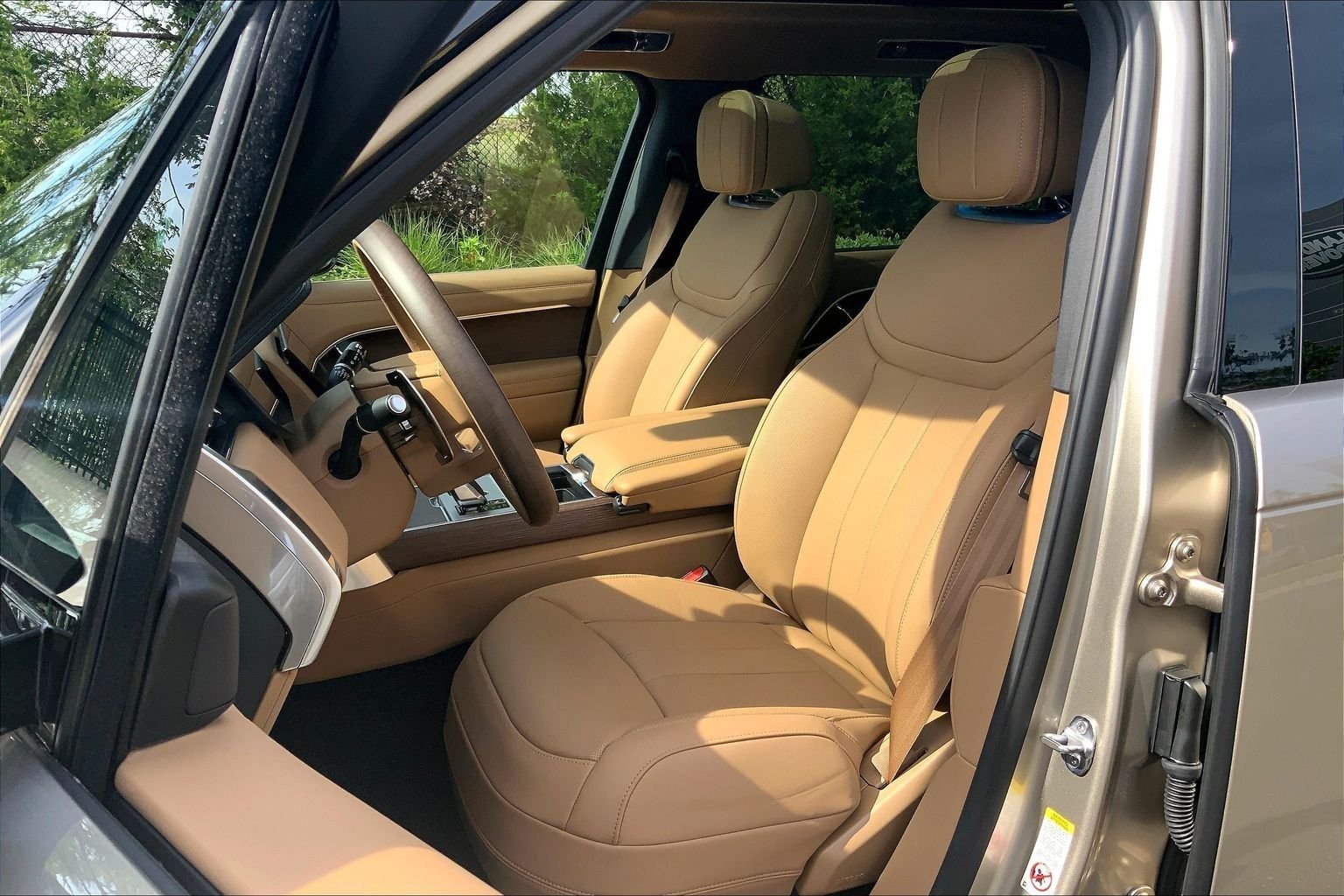 New 2026 Batumi Gold LAND ROVER SE LWB 7-Seats / V8 image 9