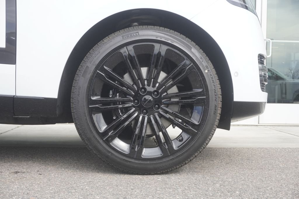 New 2026 Fuji White Land Rover SE image 35