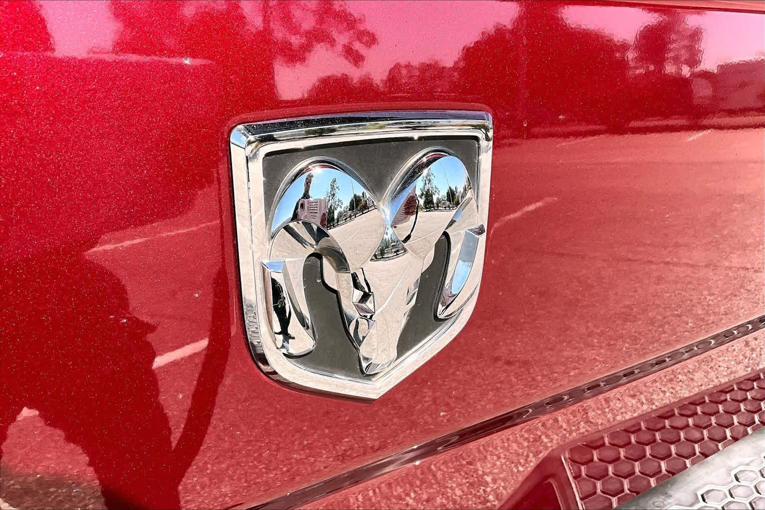 Used 2018 Delmonico Red Pearlcoat Ram Laramie image 31