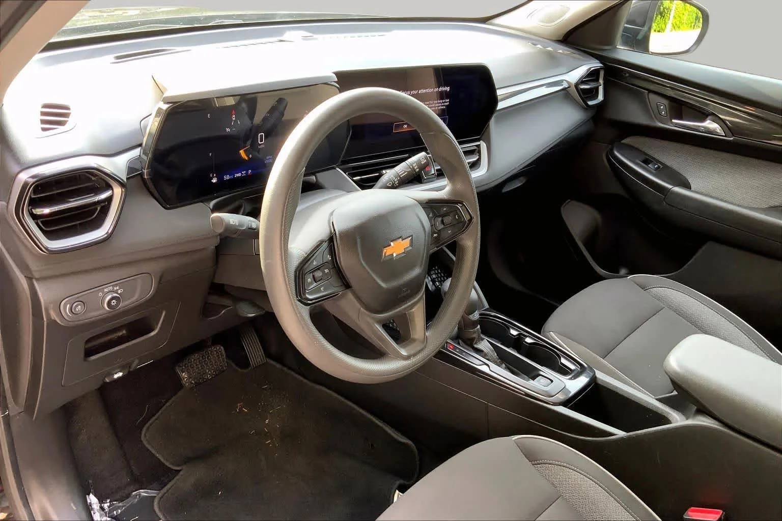 Used 2025 Mosaic Black Metallic Chevrolet LT image 17