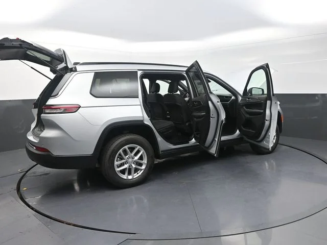 Used 2025 Silver Jeep Laredo image 36