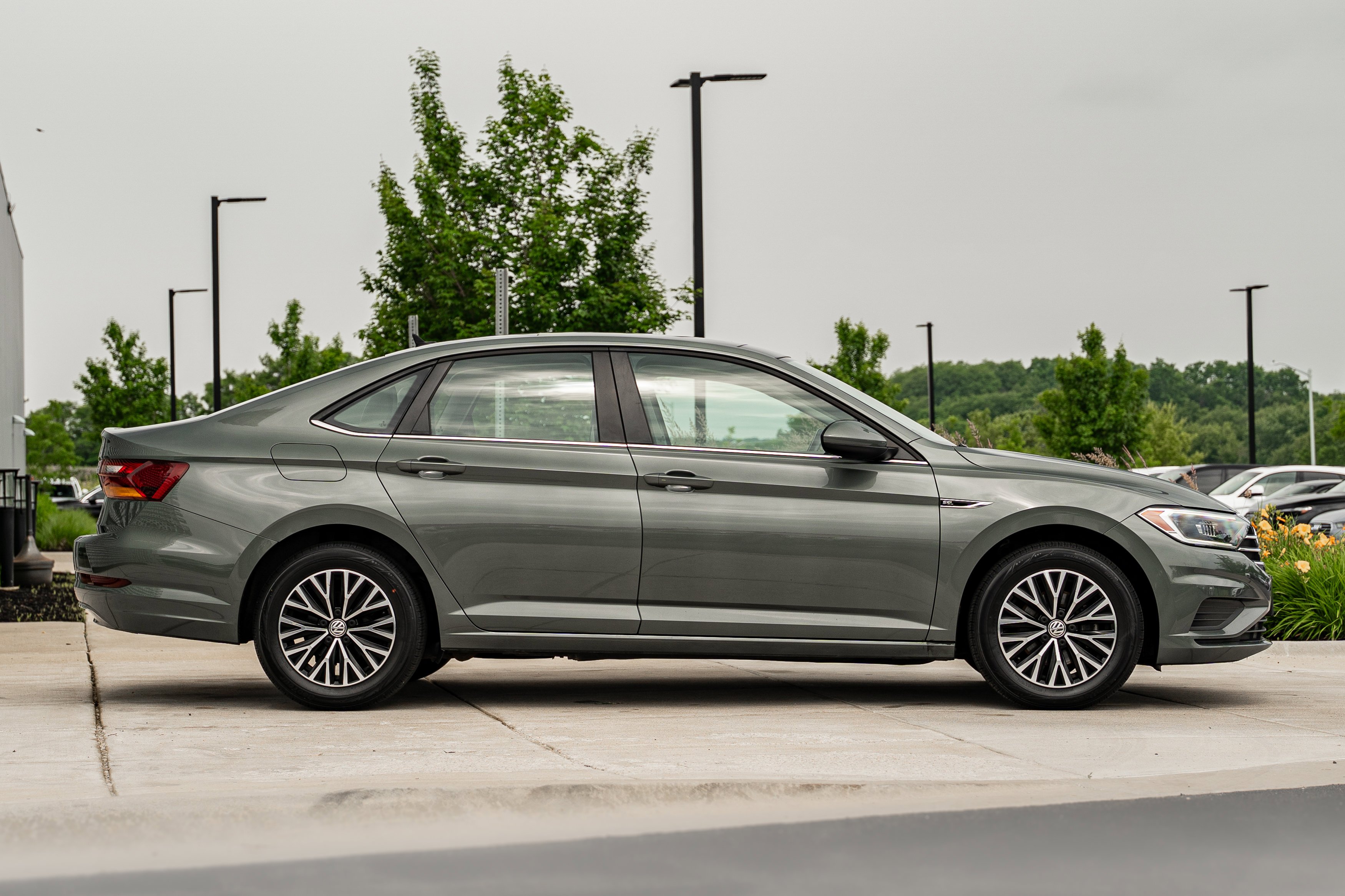 Used 2019 Sage Green Metallic Volkswagen SEL image 3