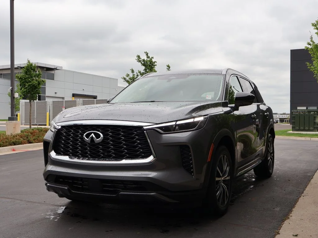 Used 2025 Gray INFINITI Sensory image 3