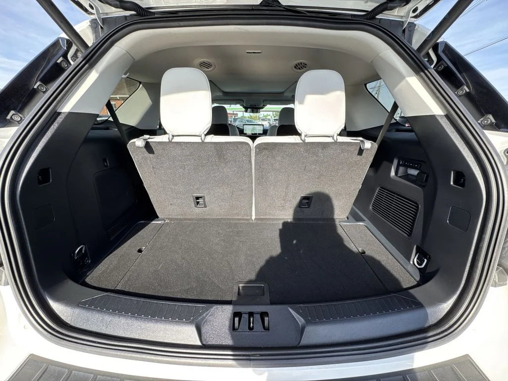 Used 2025 White Ford Platinum image 25